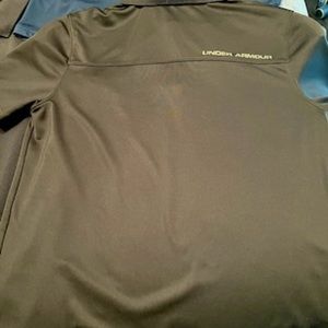 Under Armour shirts fair condition youth medium bundle.   6 black. 1 navy blue.